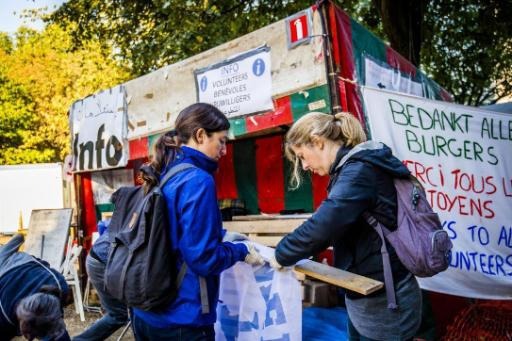 Asylum – Undocumented refugees refuse to leave Parc Maximilien