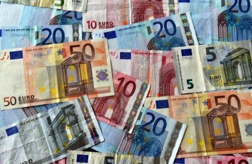 Nearly 620 million euros paid in the form of salary bonuses in 2015