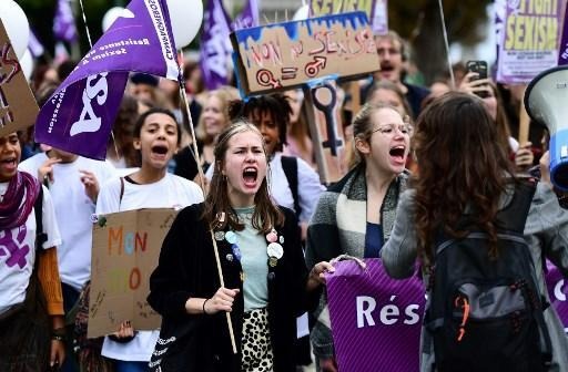 One thousand people demonstrate for abortion rights