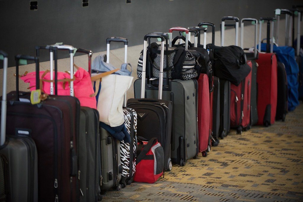 Thousands leave Brussels airport without their suitcases, after baggage belt breaks