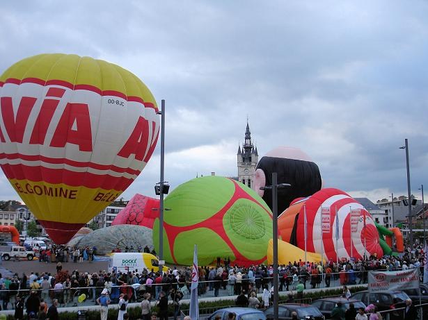 Three injured in hot air balloon landing in Flanders