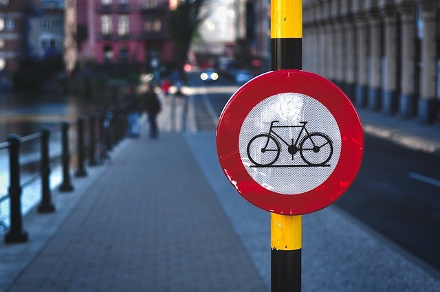 Motorists abuse new cycle paths in Brussels