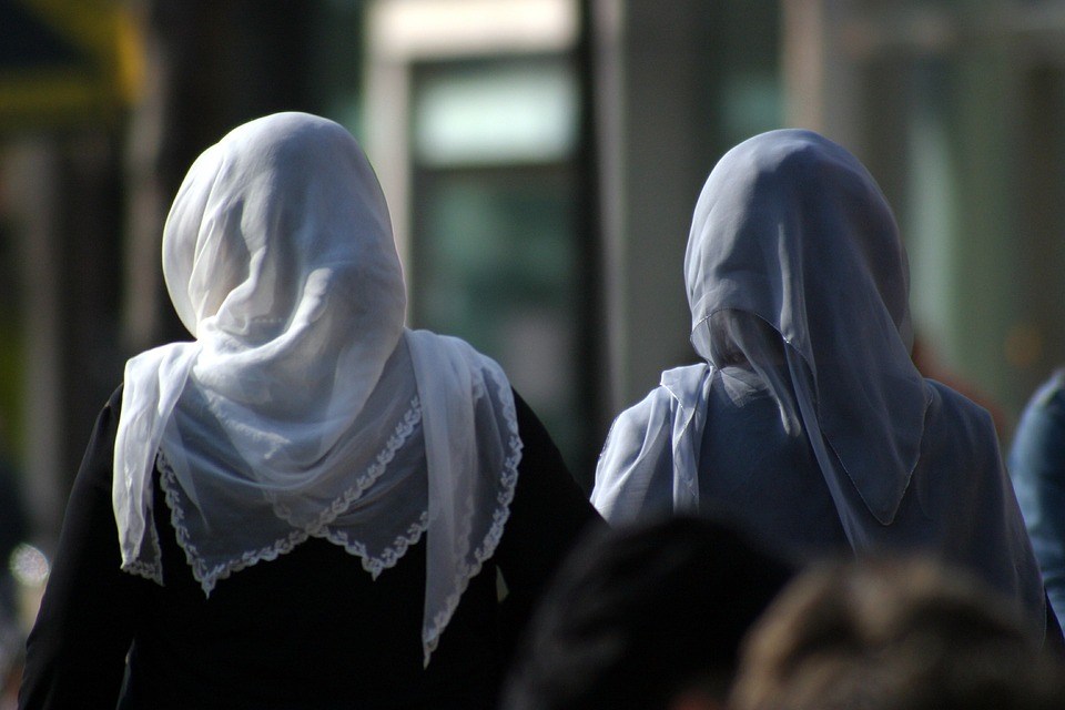 New Flemish government to ban headscarves in schools, causing unrest in Ghent