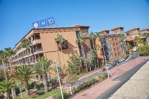 Coronavirus: lockdown lifted at quarantined Tenerife hotel