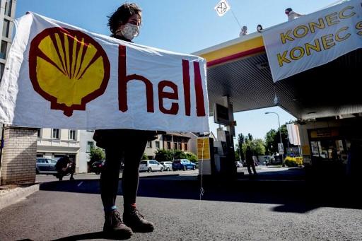 Europe-wide protests against Shell as shareholders meet