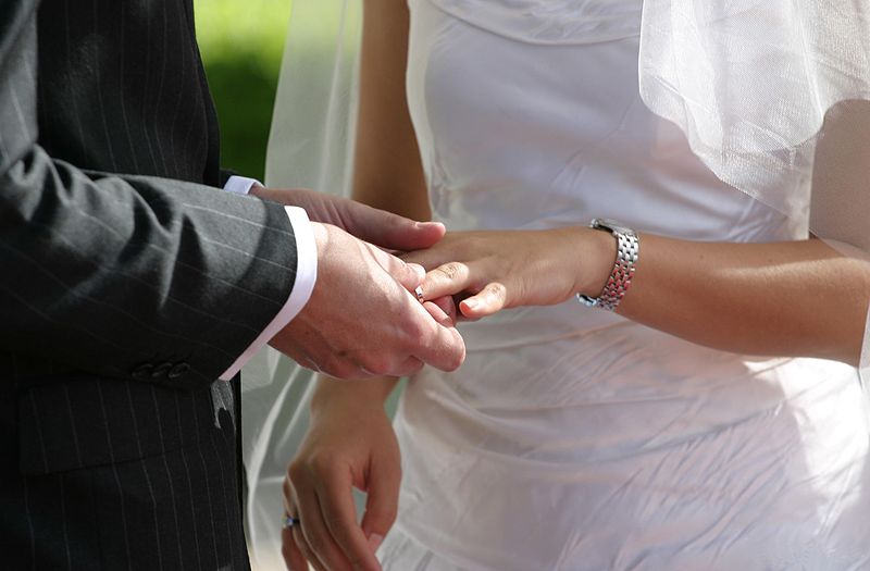 Coronavirus: Flemish town organises marriages in open air
