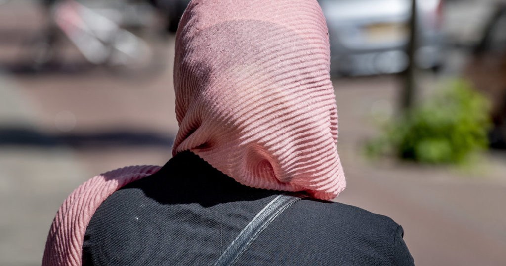 Belgian universities stress that they will not ban headscarves