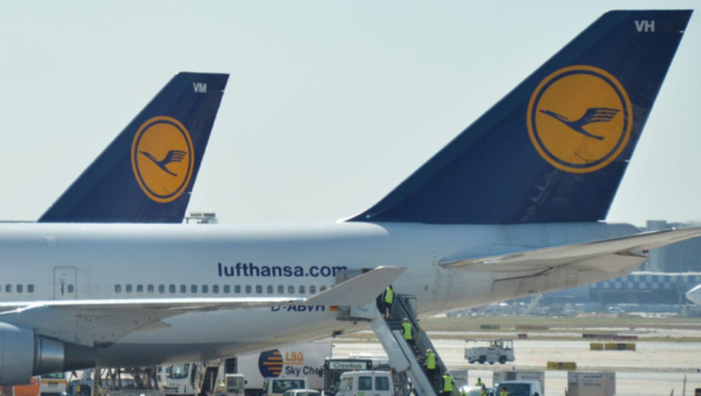 Lufthansa freezes wages as part of €500 million savings deal