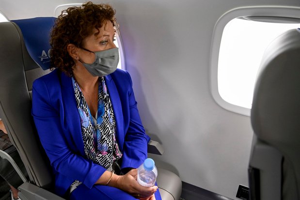 Flemish minister under fire for Brussels-Antwerp plane ride