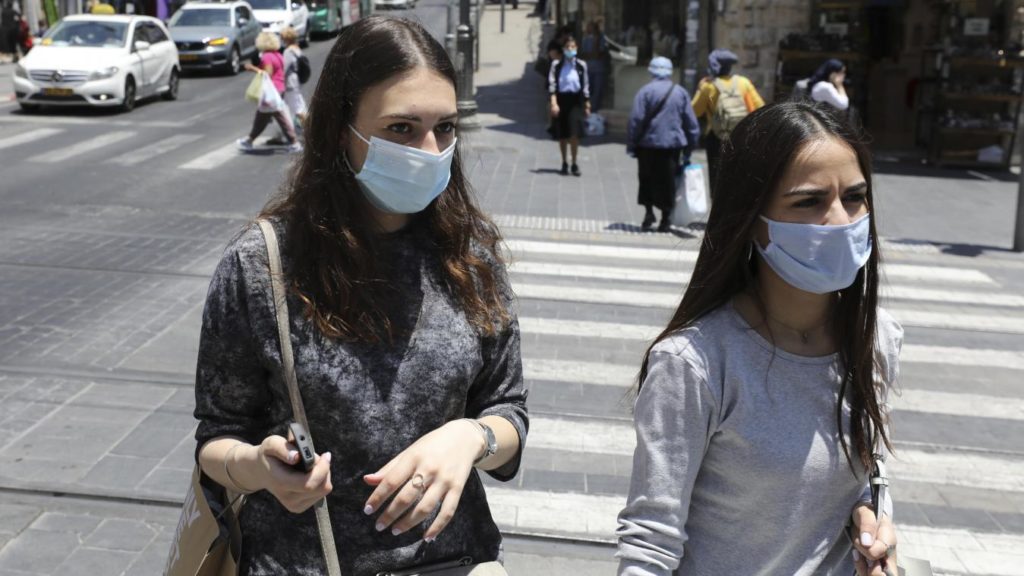 Face masks now mandatory on all busy streets in Brussels