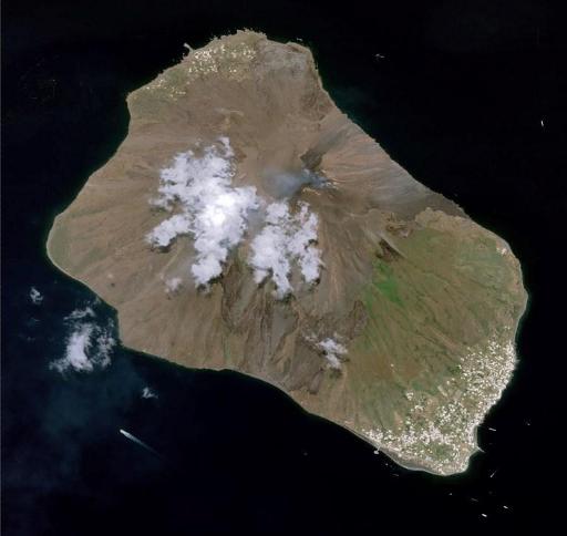 Stromboli volcano erupts off Sicily
