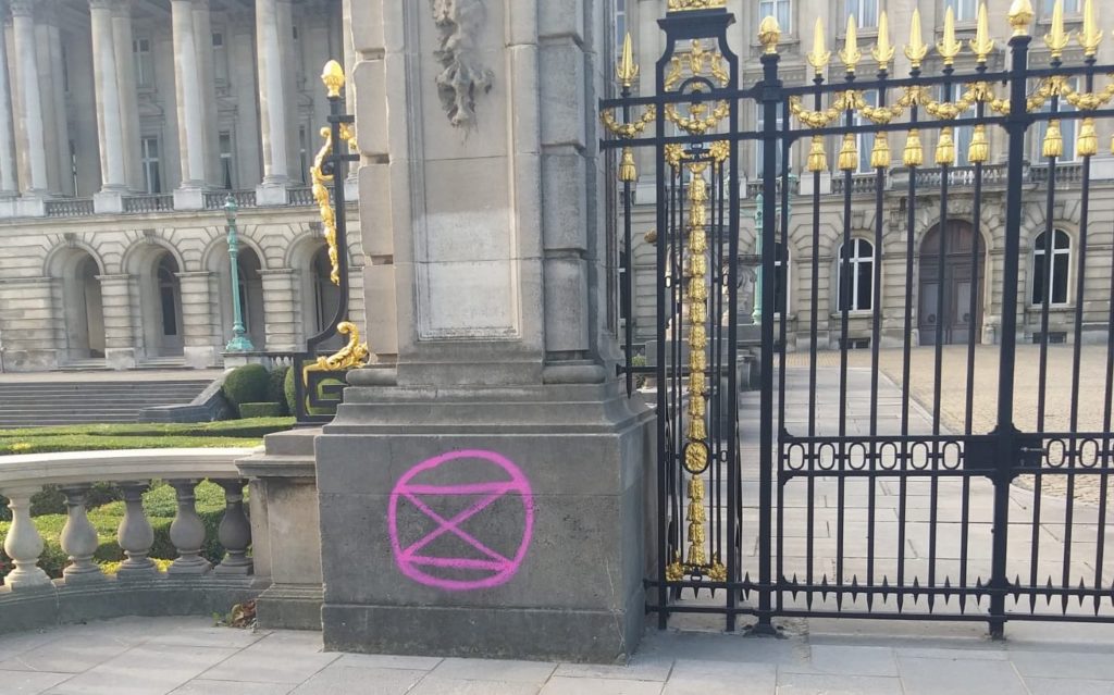 &#8216;What is your plan?&#8217;: Extinction Rebellion tags Belgian Royal Palace