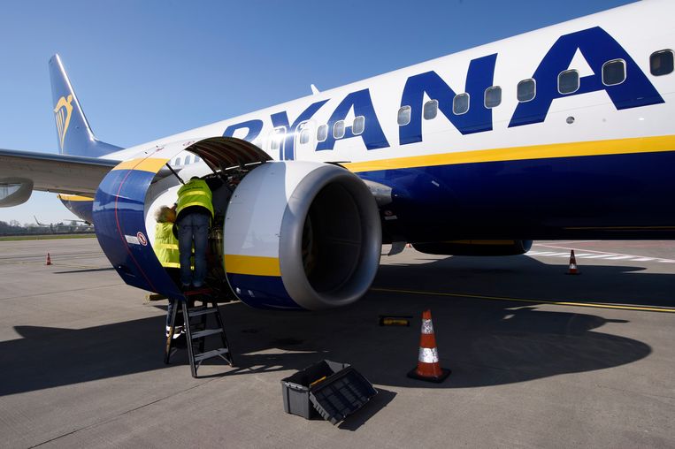 Ryanair cancels another 20% of its flights in October