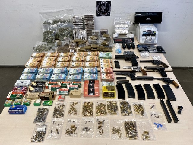 Arms, drugs, cash: Huge haul from police raid in Etterbeek