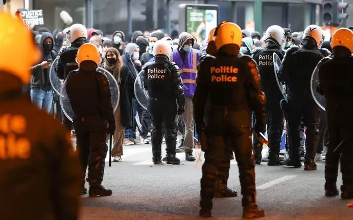 Three people arrested for setting fire to police station at Brussels riots