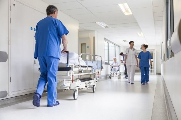 Covid-19: Hospital admissions and ICU numbers continue falling