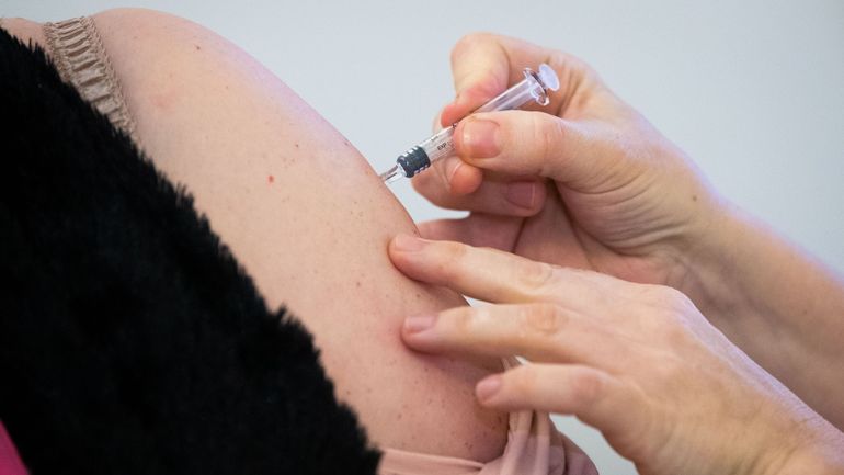 Brussels: 3rd vaccine dose available to over 65s from Monday