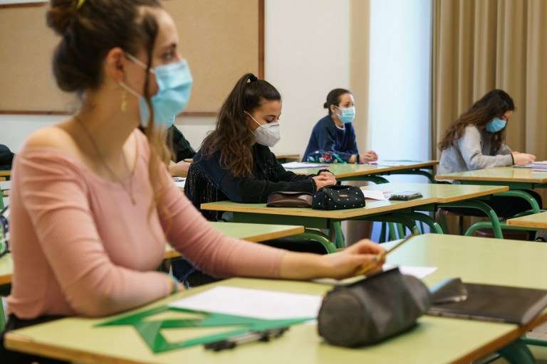Flanders ends face masks in secondary schools, Brussels does not