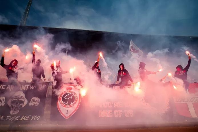 29 fans of Club Bruges banned from matches for lighting flares