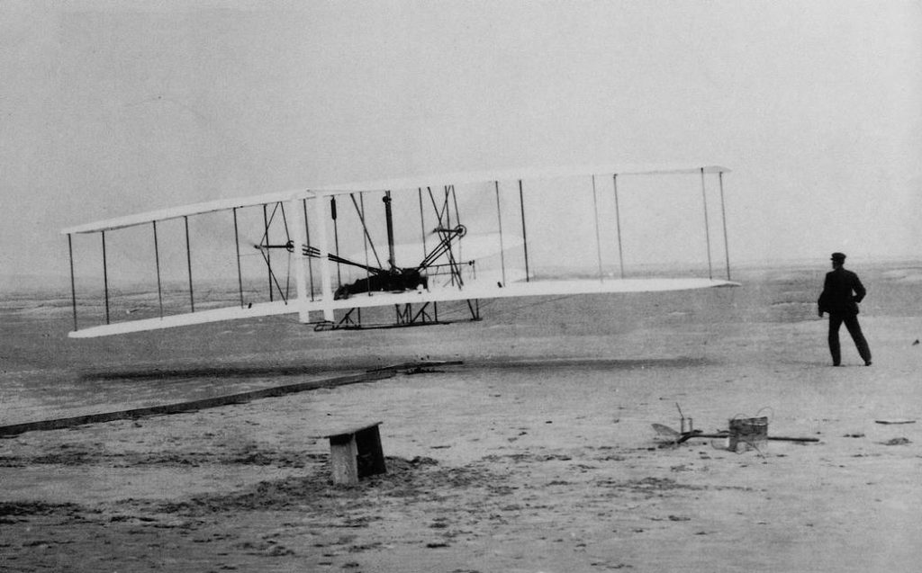 This day in history &#8211; The first airplane flies
