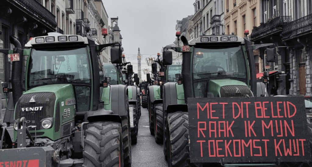 200 tractors in central Brussels as pig farmers demand support