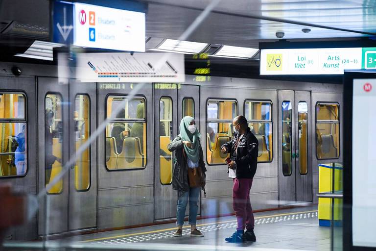 Experts in favour of lifting mask requirement on public transport