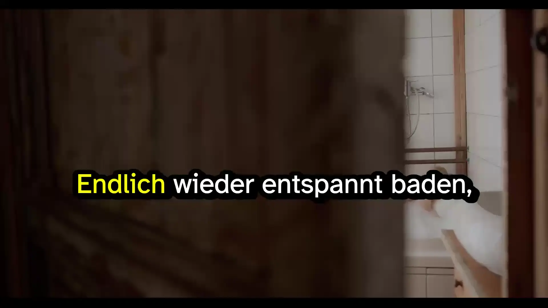 Sichere Körperpflege im Alter: Warum ein Badewannenlift Lebensqualität bedeutet