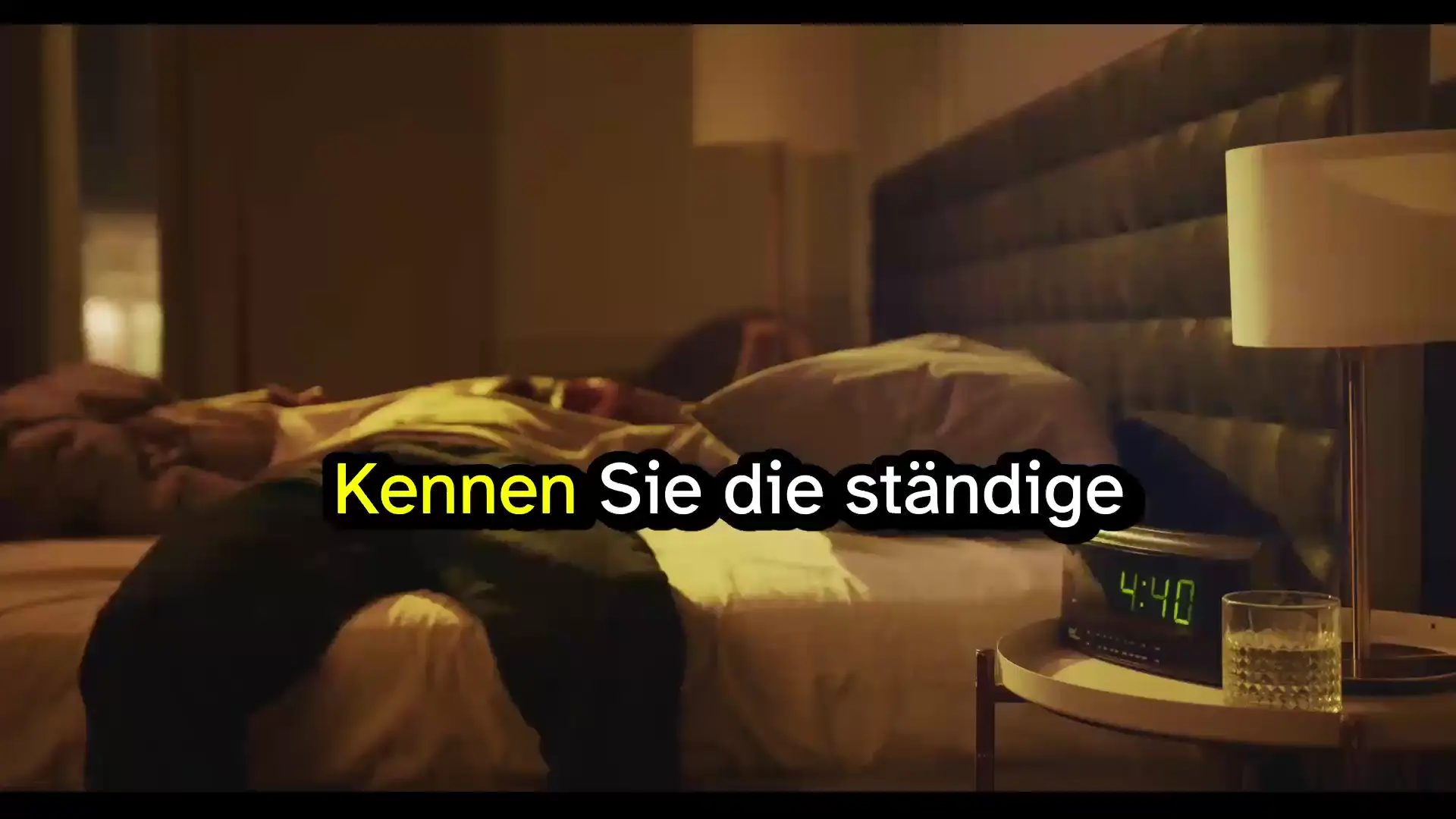 Die unsichtbare Gefahr in der Nacht: Warum Stürze am Bett ein massives Risiko darstellen