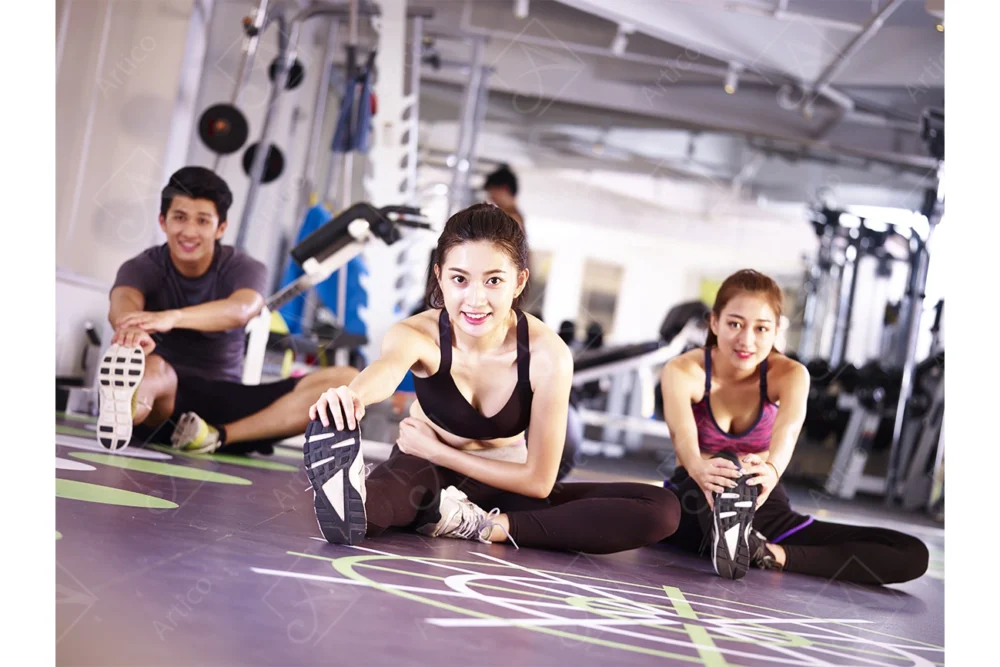 Articoo - A group of smiling people working out in the gym - Articoo_715541