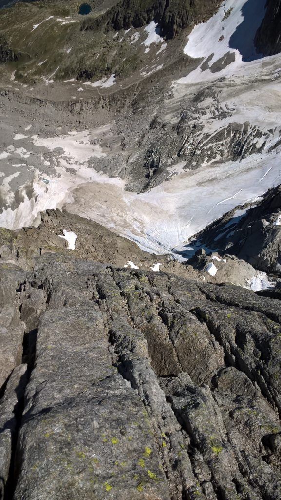 Vue sur le départ de l'Eperon Frendo, là, tout en bas :-)