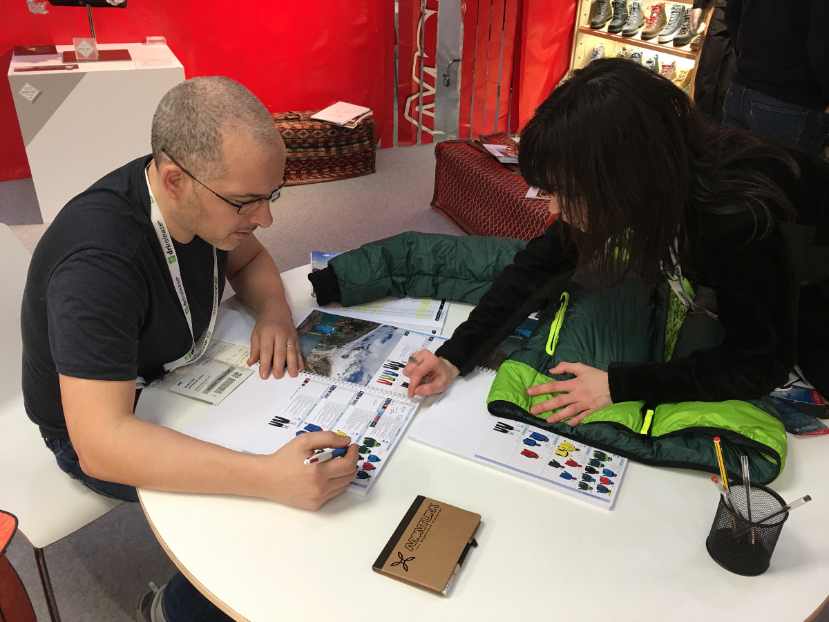 Cédric en pleine sélection sur le stand Montura