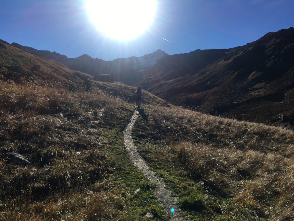 Montée au Col des Bataillères sur le tour du Thabor