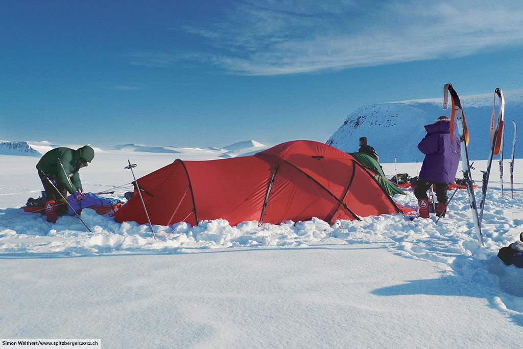 Tente Hilleberg Saitaris rouge en Norvège