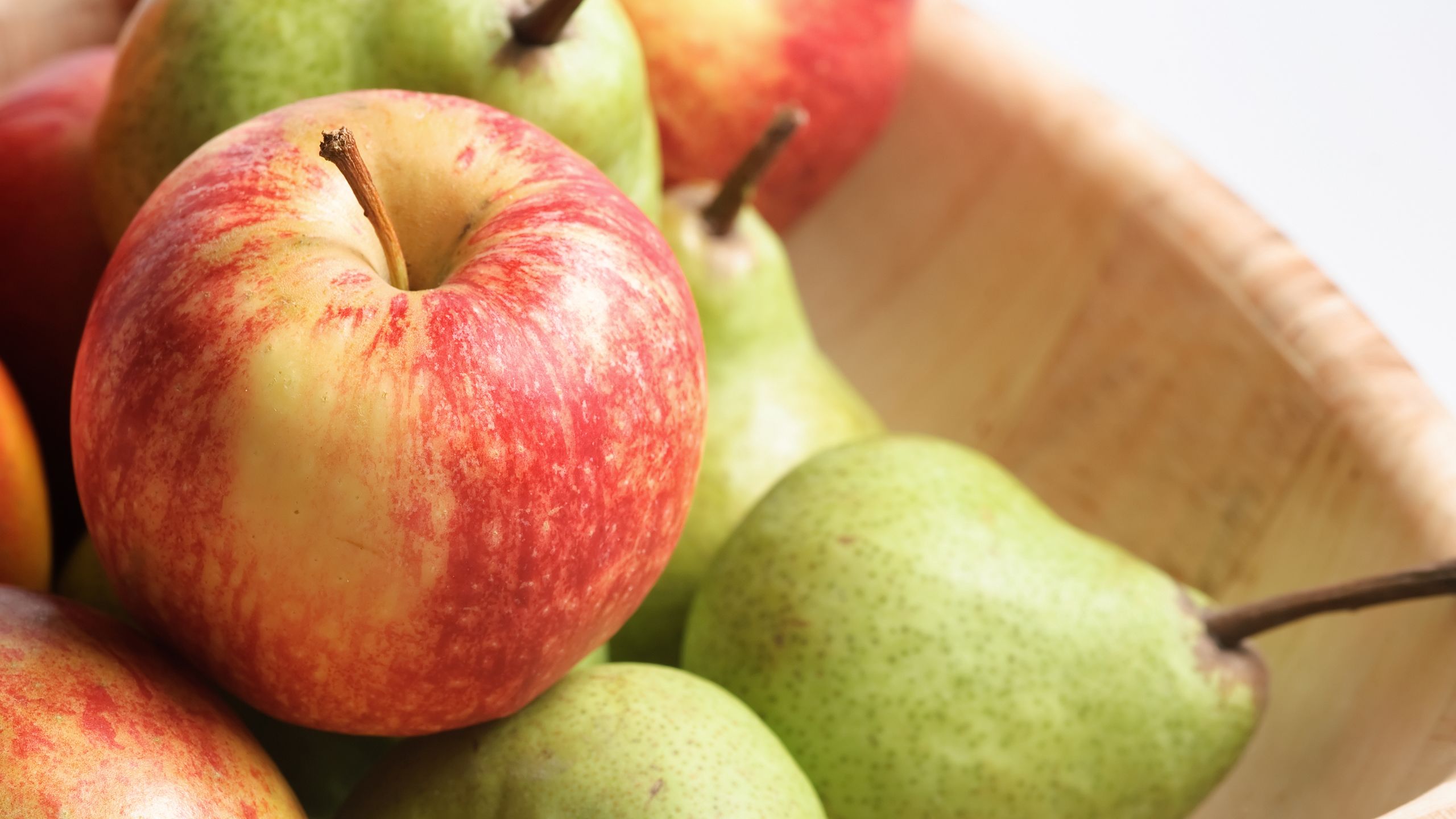 Apple and pear slices