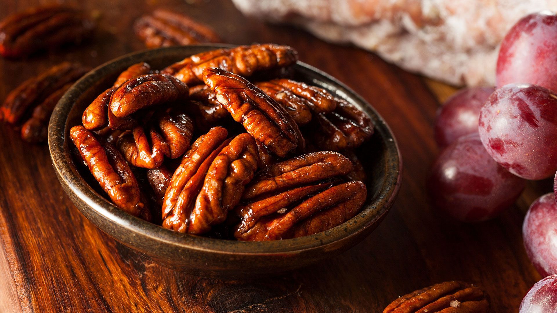 Sweet and spicy roasted nuts