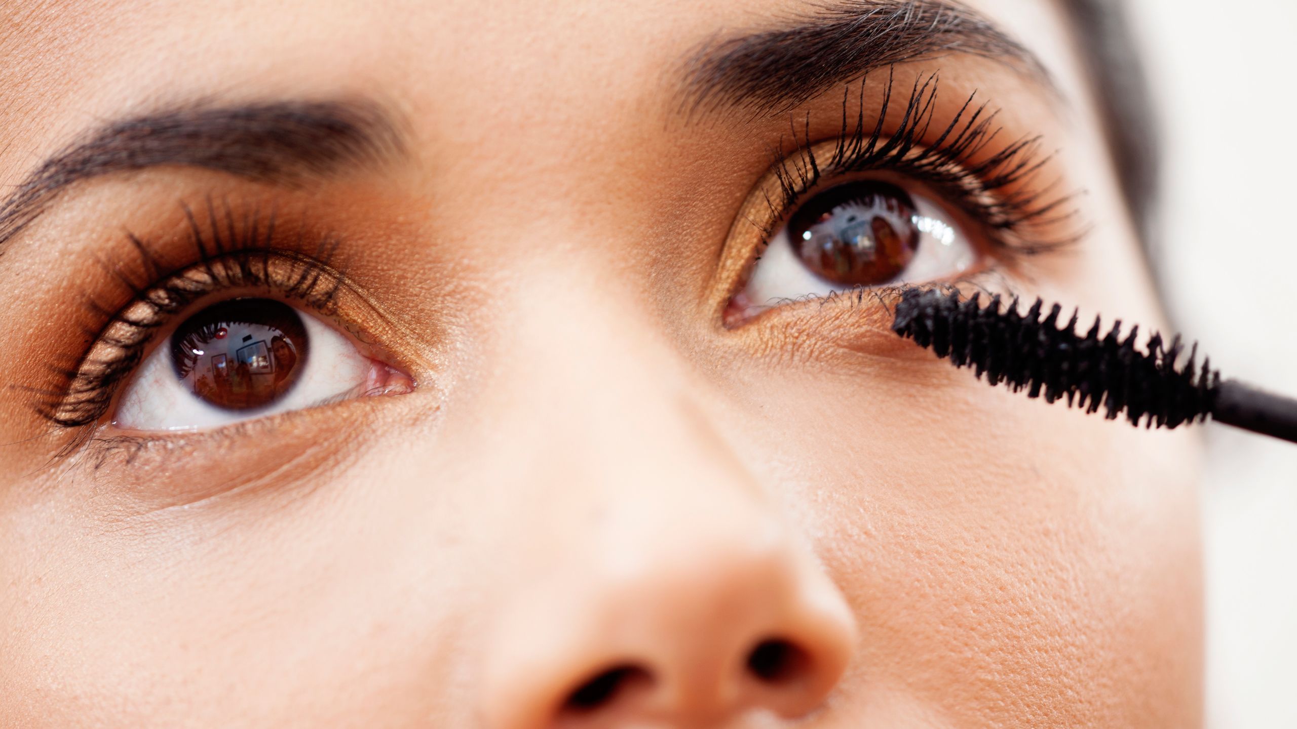 Be careful with eye cosmetics