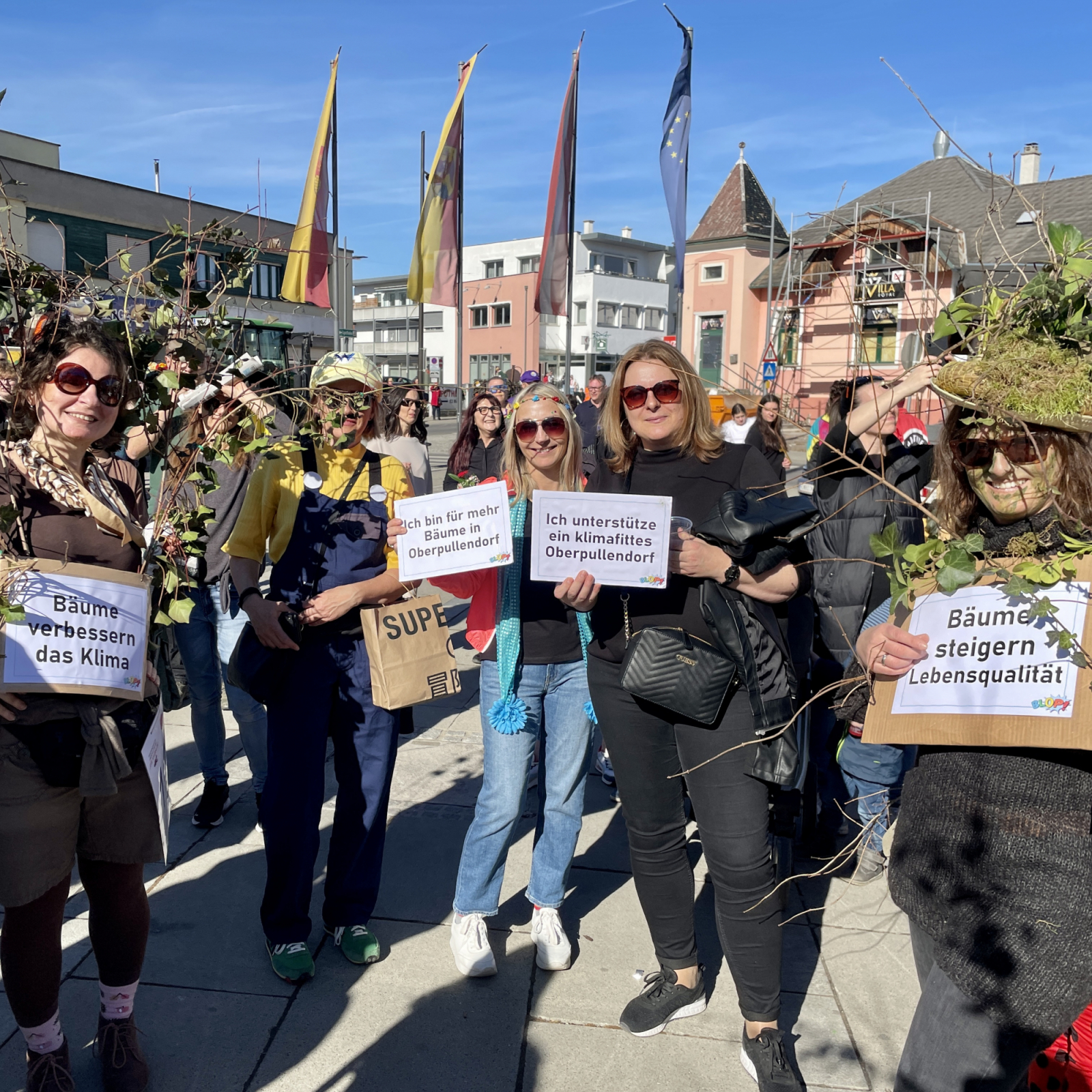 Unterstützung für BLOP! Initiative klimafittes Oberpullendorf 41 - Sonja und Barbara Unterstützerinnen beim Faschingsumzug