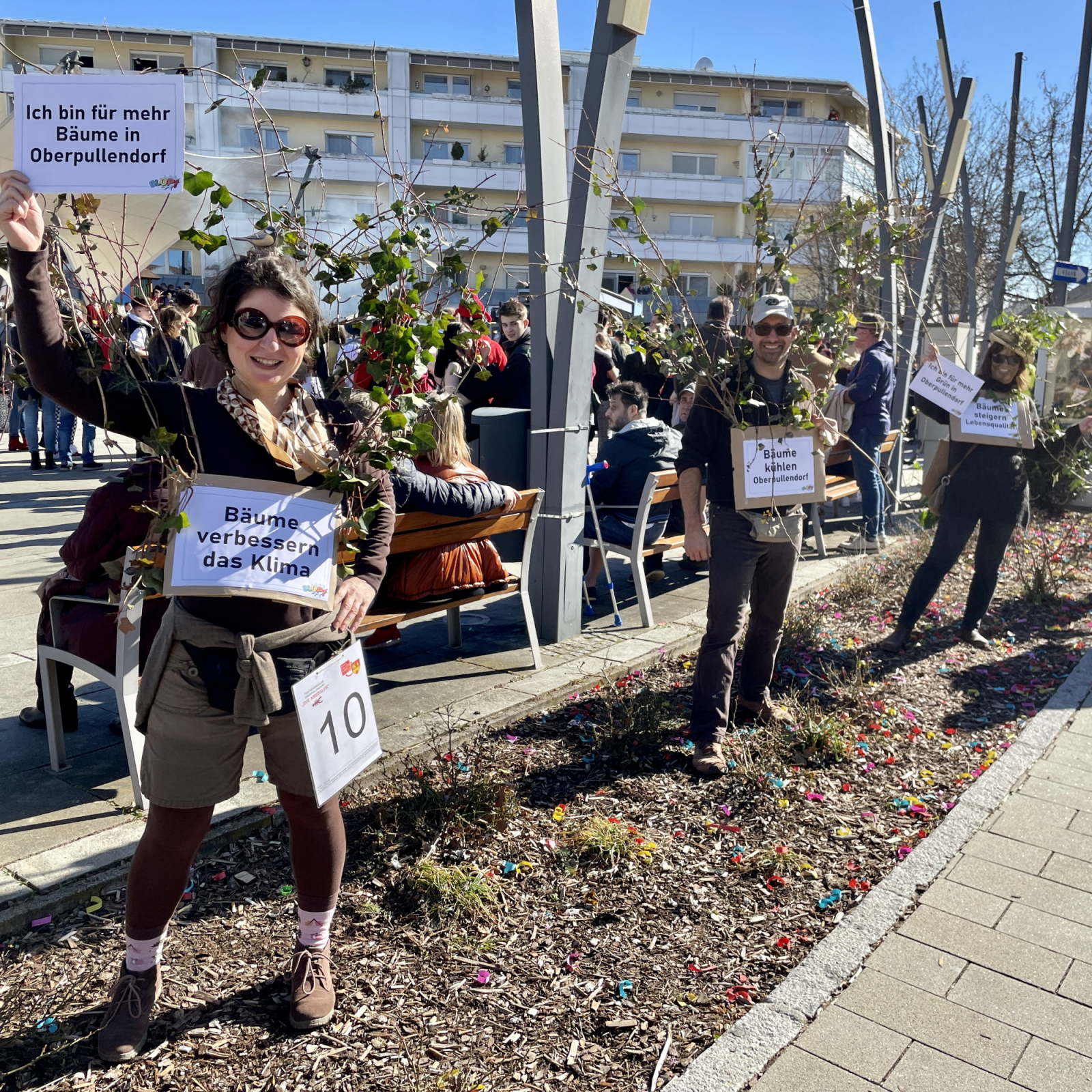 Unterstützung für BLOP! Initiative klimafittes Oberpullendorf 43 - Barbara, Didi und Sonja beim Faschingsumzug