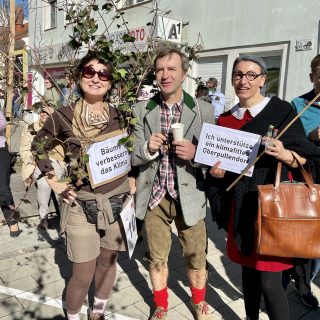 Unterstützung für BLOP! Initiative klimafittes Oberpullendorf 24 - Sonja mit Andi Sitkovich beim Faschingsumzug