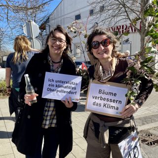 Unterstützung für BLOP! Initiative klimafittes Oberpullendorf 26 - Sonja mit Claudia Dolmanits beim Faschingsumzug