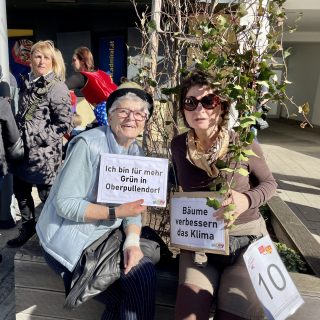 Unterstützung für BLOP! Initiative klimafittes Oberpullendorf 37 - Sonja mit Frau Lautner beim Faschingsumzug