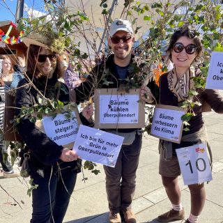 Unterstützung für BLOP! Initiative klimafittes Oberpullendorf 42 - Barbara, Didi und Sonja beim Faschingsumzug