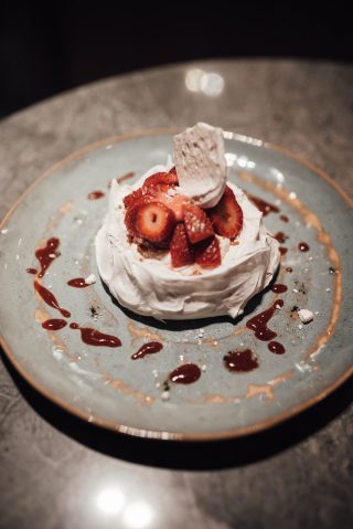 Pavlova gibts bei didifood & friends diesmal im Glas mit frischen Früchten