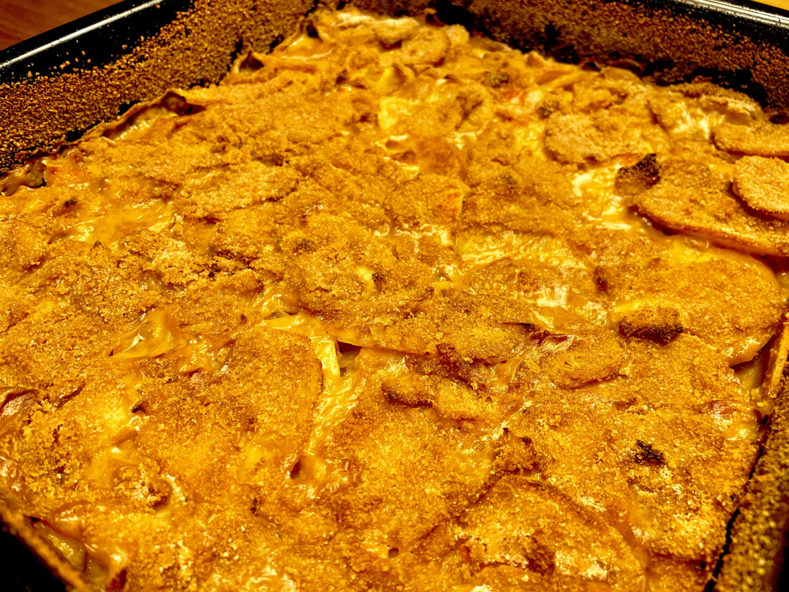 Fertig überbacken strahlt so ein goldener Krautauflauf am Tisch etwas Heimeliges aus