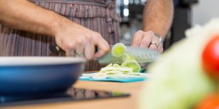 Scharfe Messer, viele Pfannen und Töpfe, verschiedene Teller und vieles mehr laden zum Kochen ein - oder man nutzt den Sonnenland Teamspace mit Catering der umliegenden Wirtshäuser