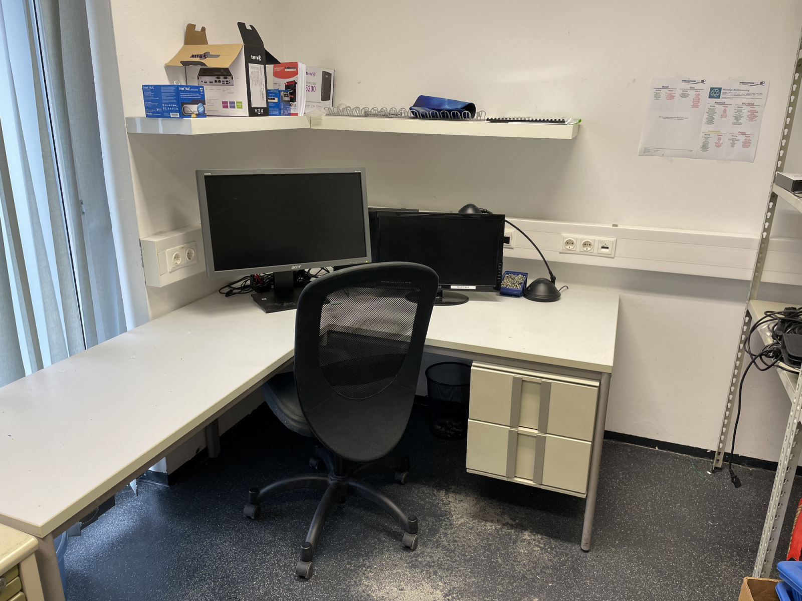 Praxis büro lager labor schreibtische