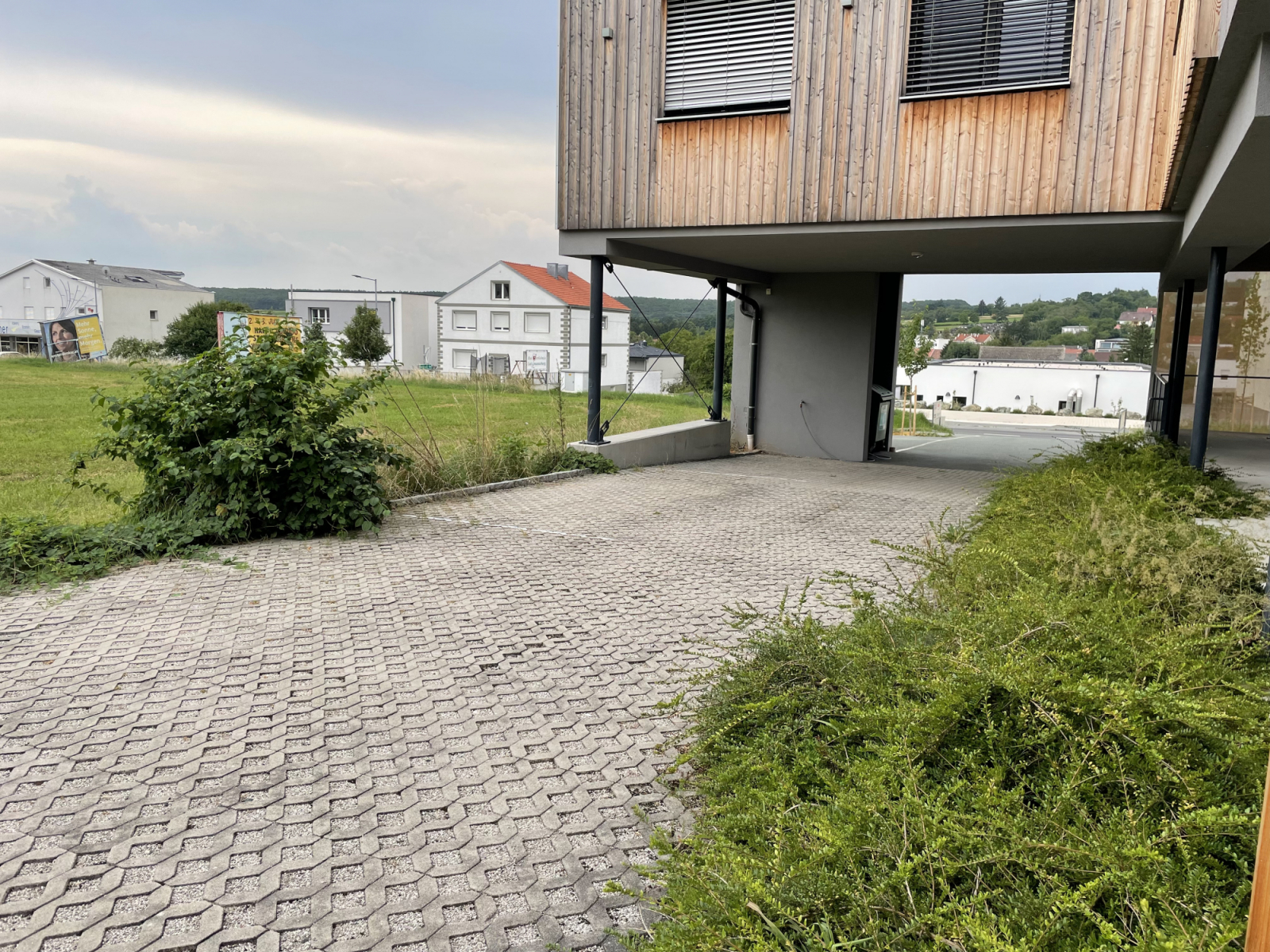 Praxis büro parkplätze für mieter carport