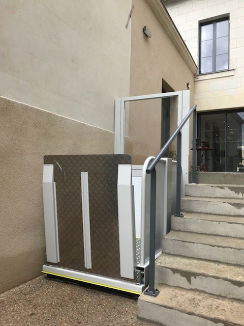 Plateforme verticale sur mesure