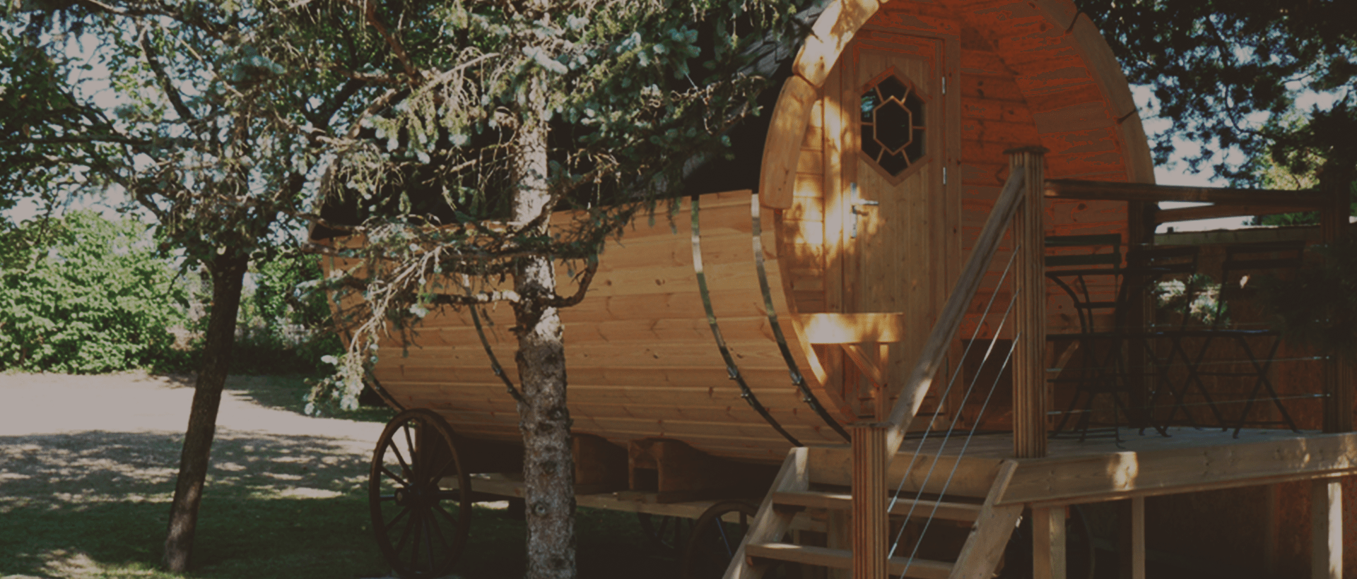 Chalets en forme de tonneau couchage ou sauna - M Le bois