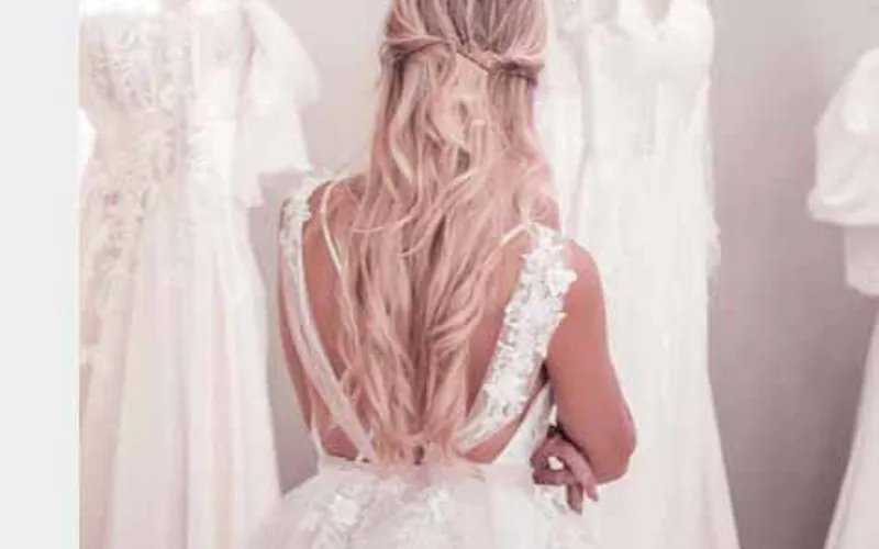 Robe de mariée d'occasion vue de dos, showroom Robe2Mariée à Eysines